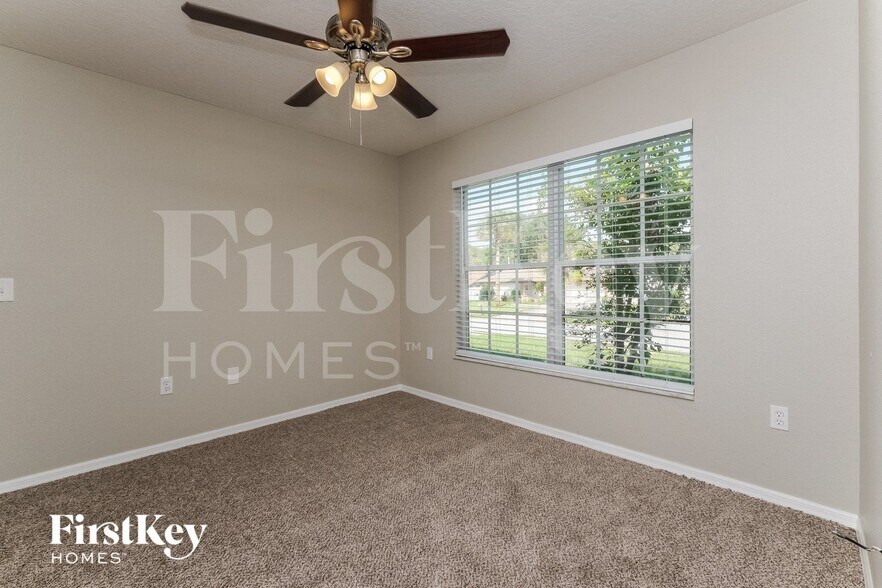 Building Photo - 10121 Briar Cir