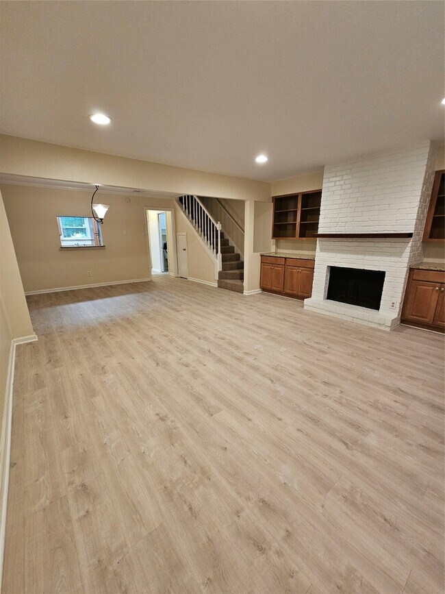 Building Photo - 1809 Saxony Ln