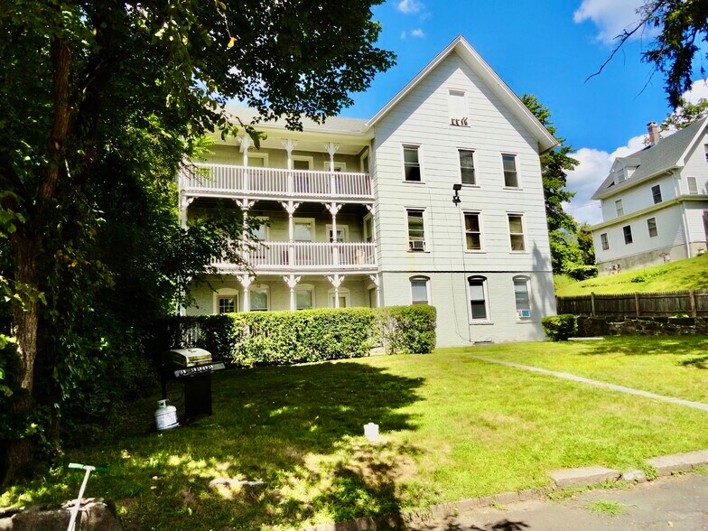 Building Photo - 68 Ingraham St