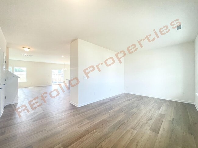 Building Photo - Gorgeous 5 Bedroom, 2.5 Bath Home with Fir...