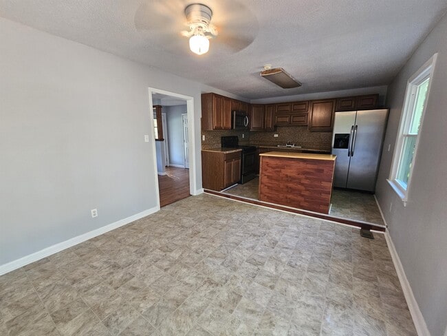Building Photo - 1112 Cagle Ct