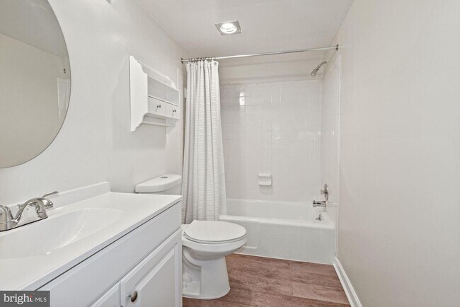 Building Photo - 7640 Provincial Dr