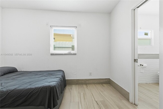 Building Photo - 5737 SW 6th St