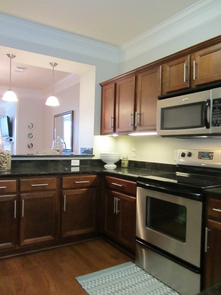Kitchen - 2318 Knowles Ave