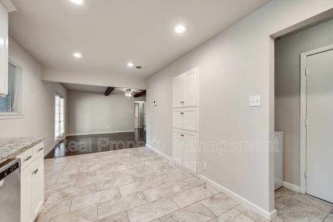 Building Photo - 2207 Spanish Trail