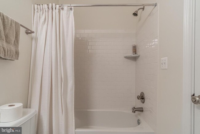 Building Photo - 705 Captains Way