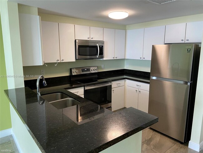 Building Photo - 1 br, 1.5 bath Condo - 1250 S Miami Ave Ap...