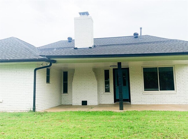 Building Photo - 7008 Comanche Ave