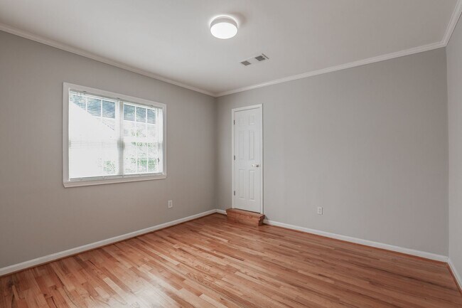 Building Photo - 507 Boulevard NE