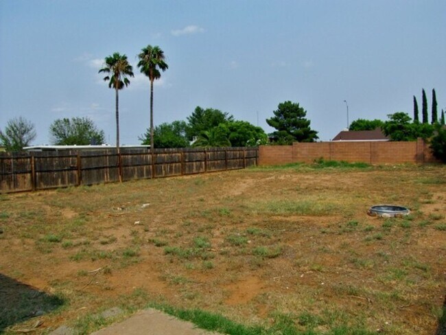 Building Photo - 4BR/2BA/1CG, 1374 sq.ft., w/central A/C in Sierra Vista, AZ
