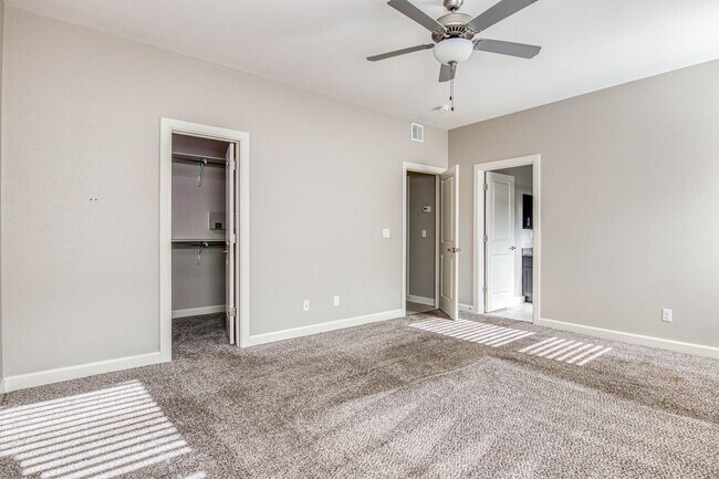 Building Photo - Eastside Beautiful 3 bed/2 baths