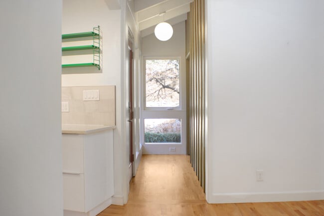 Building Photo - 21 Woodbury Rd