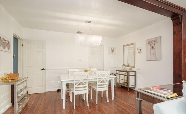 Building Photo - Single-Story 3BR Home with Permitted ADU, Private Yard & Cul-De-Sac Location – Van Nuys