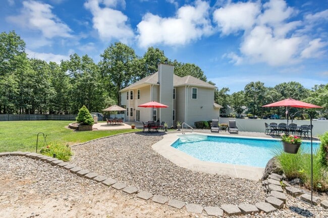 Building Photo - Private Cul-de-Sac Living: 4BR Home with Pool & Geothermal HVAC