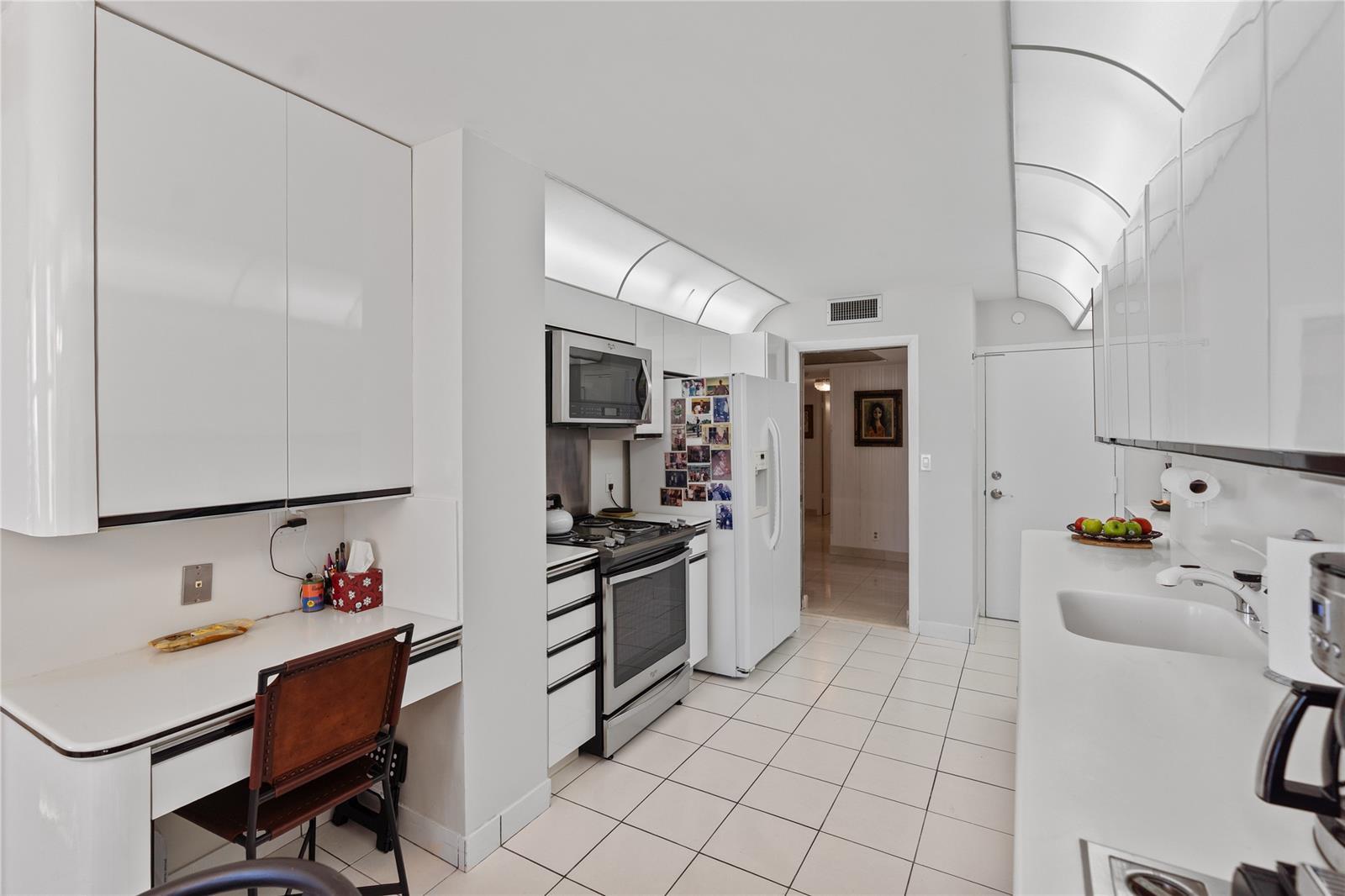 Building Photo - 1920 S Ocean Dr