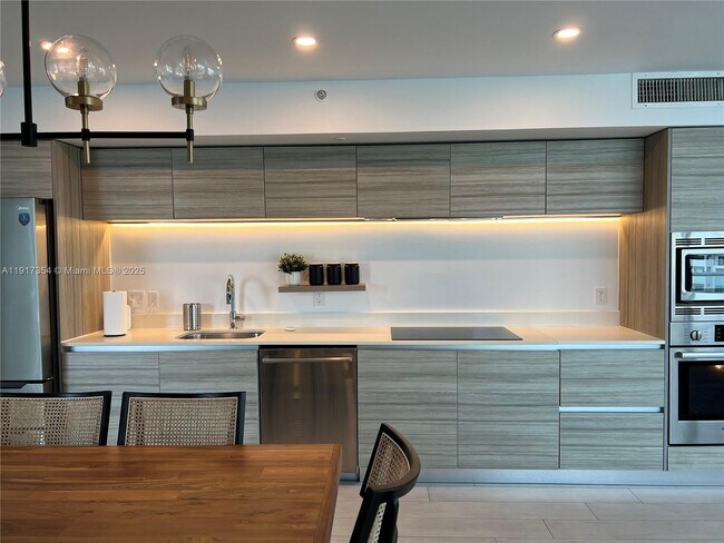 Building Photo - 6620 Indian Creek Dr