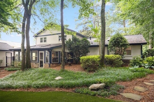 Building Photo - 4989 Kingswood Dr