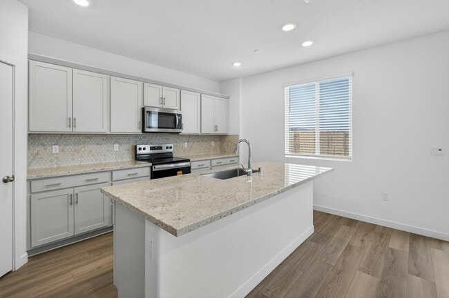 Building Photo - 56 Daytona Ct