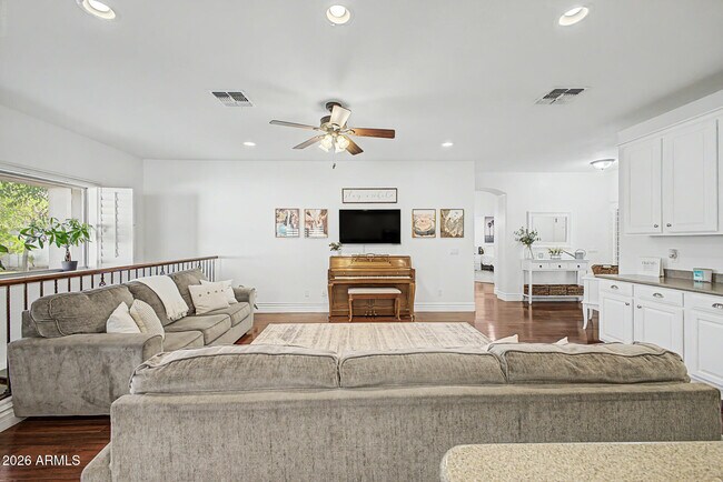 Building Photo - 4203 E Los Altos Rd