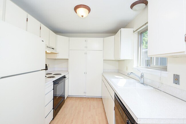 Interior Photo - Clayton Manor Apartments