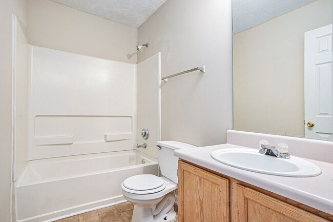 Building Photo - 3 Bedroom 2.5 Bath Home