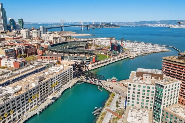 Building Photo - 1000 3rd St