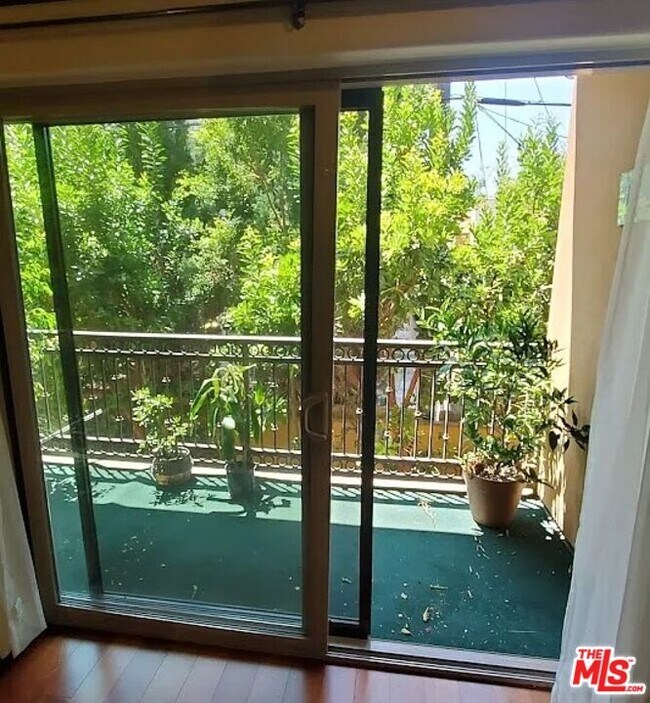 Building Photo - 1135 S Shenandoah St