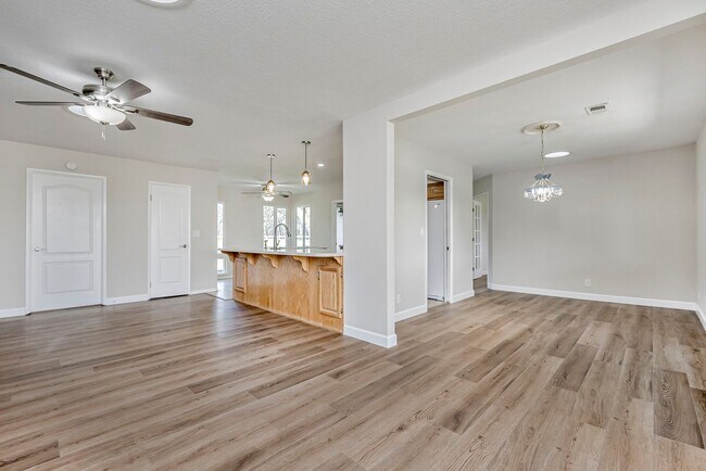 Building Photo - 25265 Carlsbad Ave