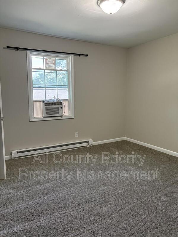 Building Photo - 1706 Carolina St E