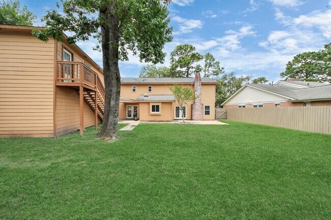 Building Photo - 3923 Cypress Lake Dr