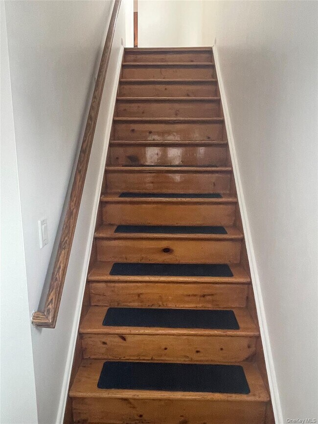 Building Photo - 166-19 25th Ave