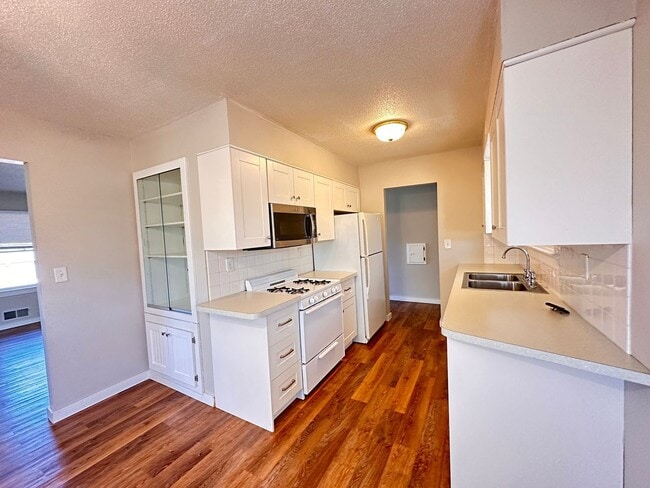 Building Photo - 9133 Oakwood Rd