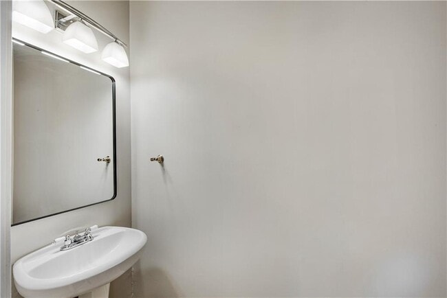 Building Photo - 1610 Elgaen Pl Dr