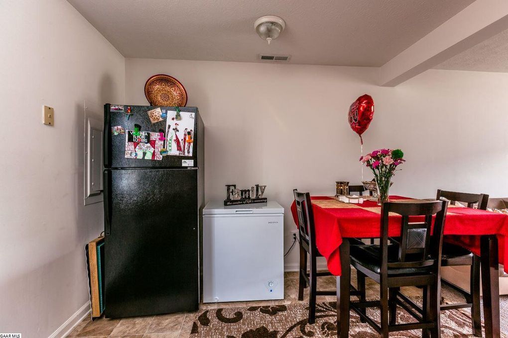 Building Photo - 1246 Goldfinch Dr