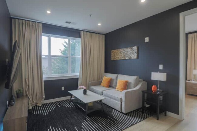 Building Photo - 1806 A St NE