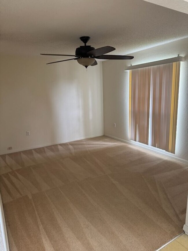 Building Photo - Highland Square Home