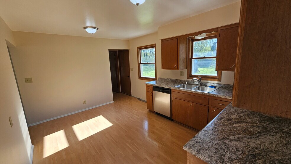 Building Photo - 499 Adeline Dr