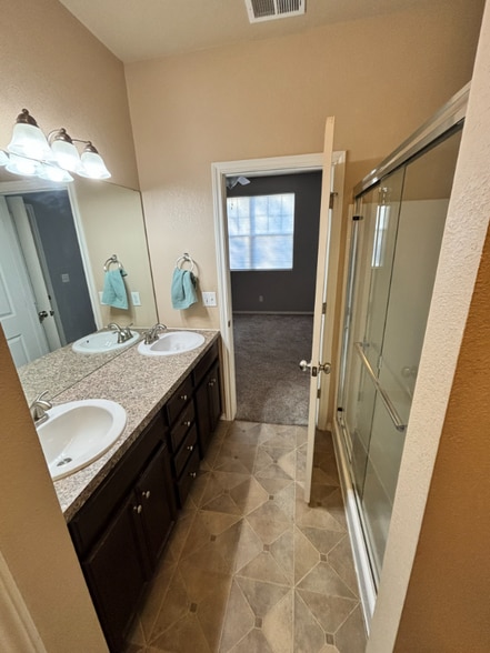 Building Photo - 6603 W 3rd St