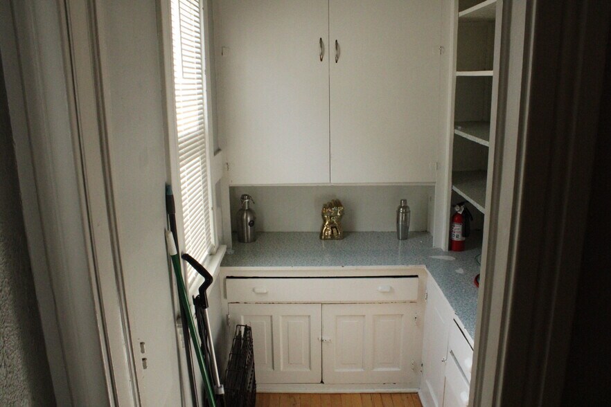 Building Photo - 2621 S Howell Ave