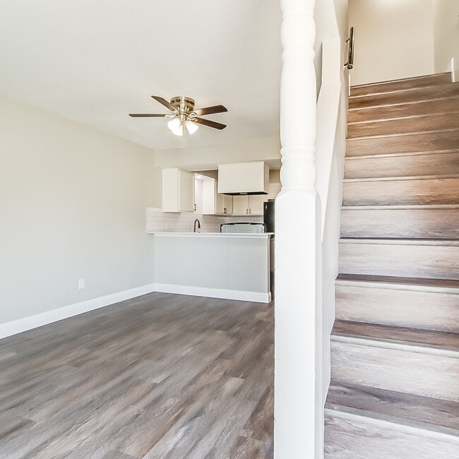 Building Photo - 406 Noble Ave