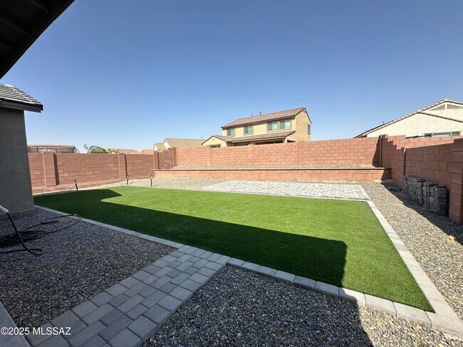 Building Photo - 7806 S Land Grant Dr