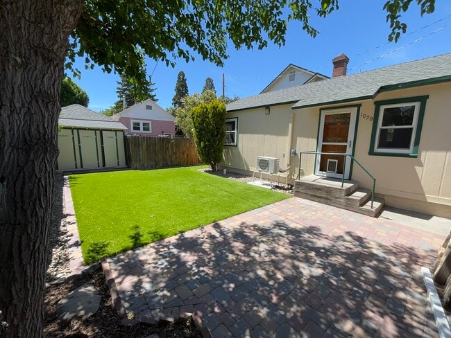 Building Photo - 1028 Watt St