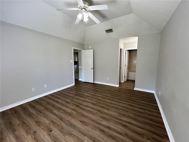 Building Photo - 6626 Woodside Ct E