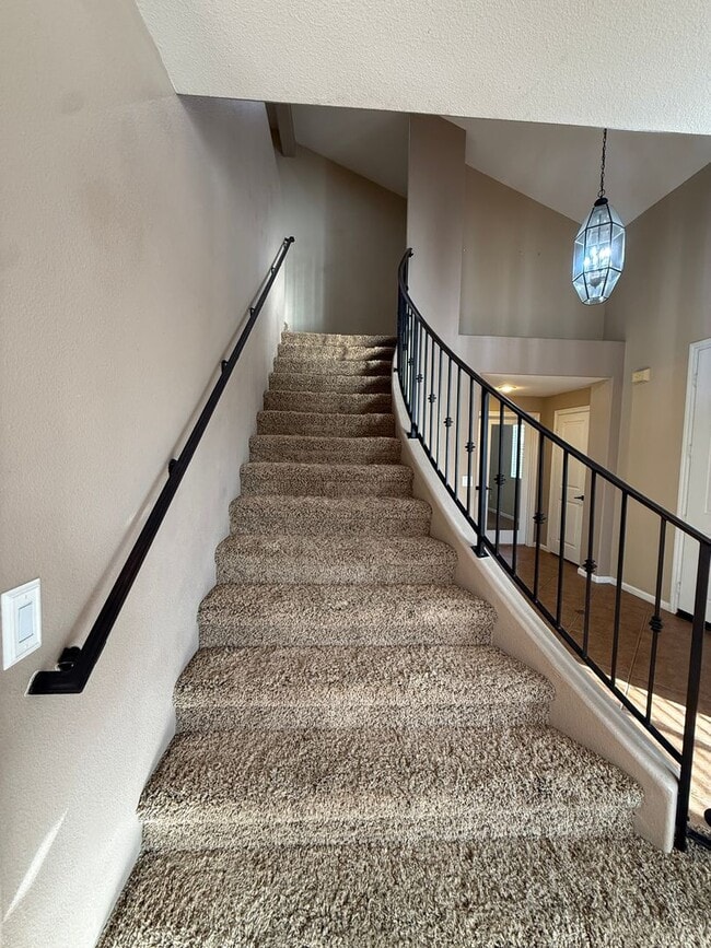 Building Photo - Beautiful Large Two Story Home is Centrall...