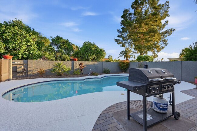 Building Photo - 4 Bed Home in Scottsdale Quarter!!