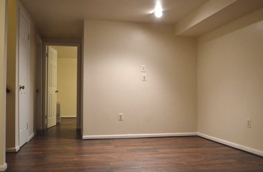 Basement family room - 17129 Briardale Rd