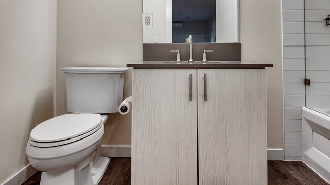 Building Photo - Modern 2BR Apartment in Prime Queen Anne Location