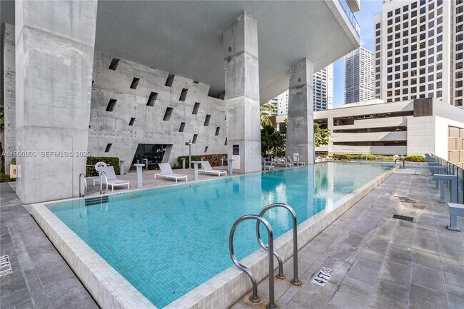 Building Photo - 68 SE 6th St