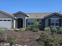 Building Photo - "Charming Copperopolis Retreat: Spacious 3-Bedroom Haven with 2.5 Baths & Cozy Fireplace!"