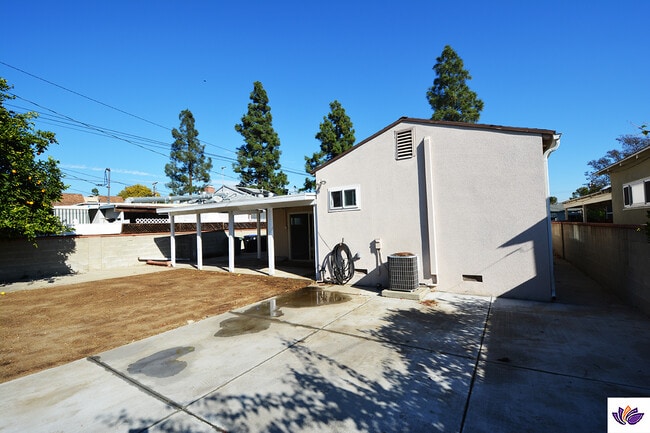 Building Photo - 1925 N Pass Ave